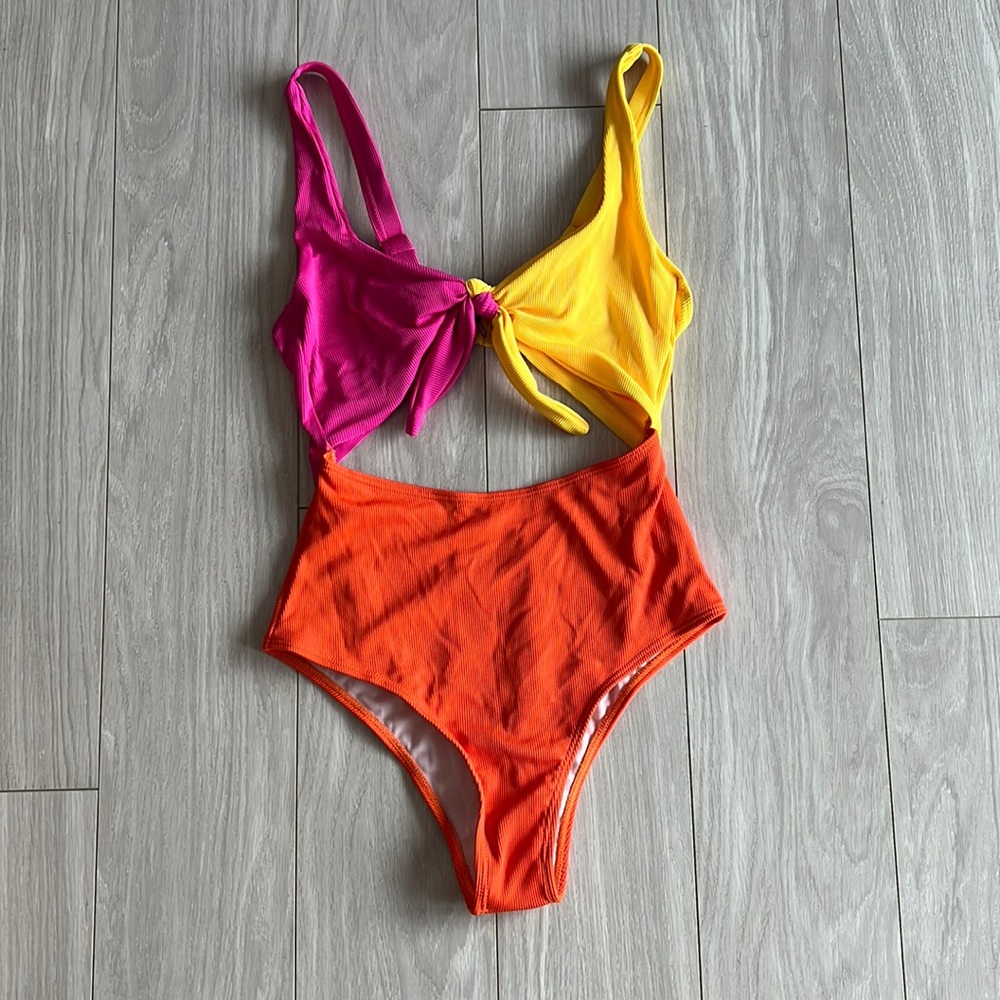 Small cupshe colorful bathing suit
